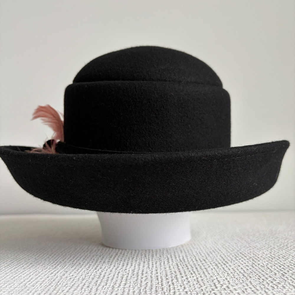 Liz Claiborne Cloche Hat Wool Felt Feather Accent OS Black Whimsigoth Capsule - Picture 6 of 10